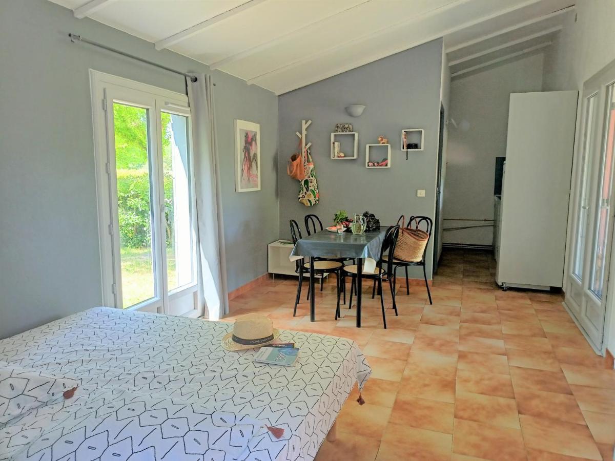 Hotel Domaine Le Moulin Neuf à Saint-Quentin-la-Poterie Extérieur photo